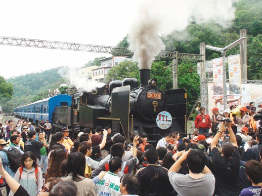 三義到泰安 滿載回憶 蒸汽火車CK124復駛